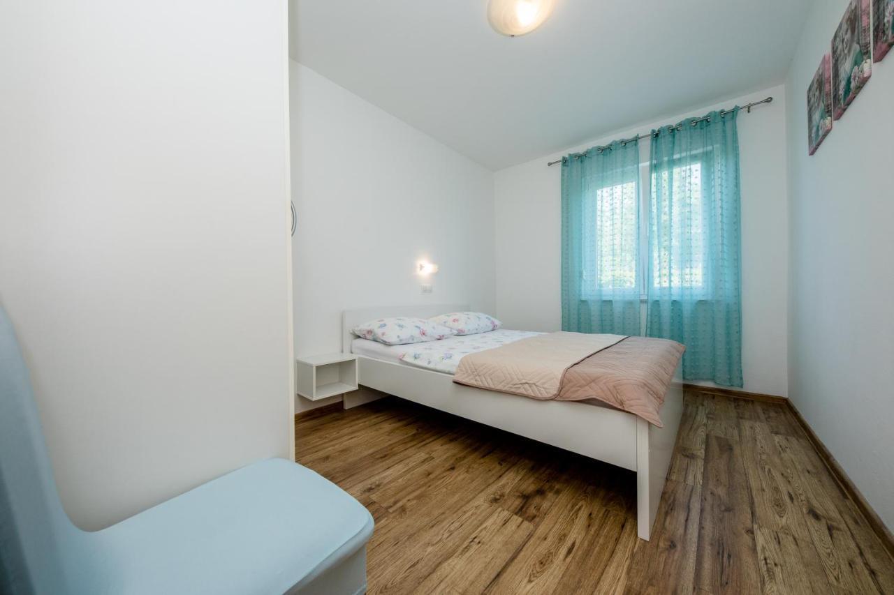 Apartment Zeljko Lopar