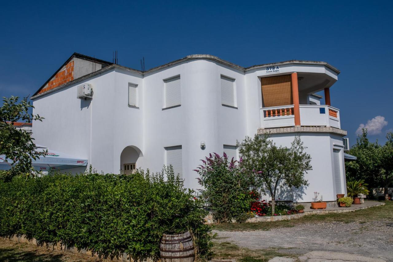 Apartment Zeljko Lopar